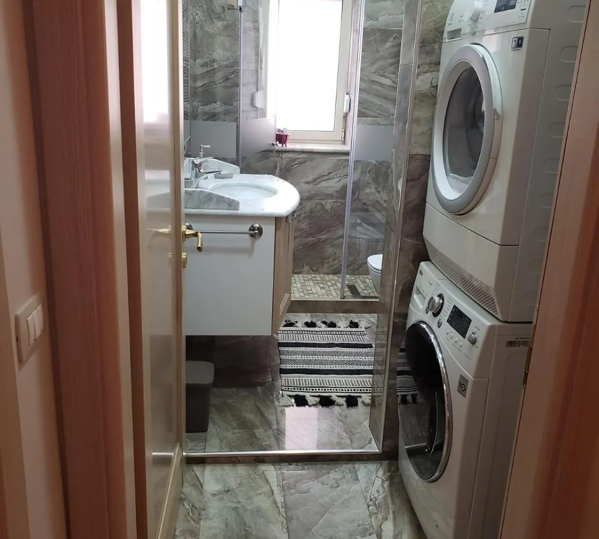 Art Gallery Apartments Tirana 1 Albanien